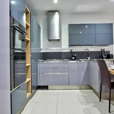 Apartment Modern 200sqm 4 Bedroom With Side Sea View Sleeps 11 Sliema
