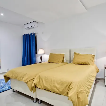 Apartment Modern 200sqm 4 Bedroom With Side Sea View Sleeps 11 *