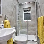 Modern Large 200sqm 5 Bedroom In The Heart Of Апартаменты