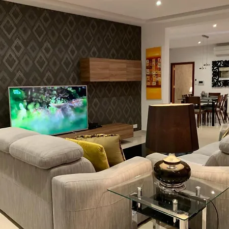 Apartment Modern 200sqm 4 Bedroom With Side Sea View Sleeps 11 *