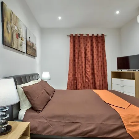 Apartament Modern 200sqm 4 Bedroom With Side Sea View Sleeps 11 Sliema