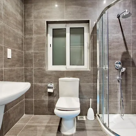 Modern 200sqm 4 Bedroom With Side Sea View Sleeps 11 *