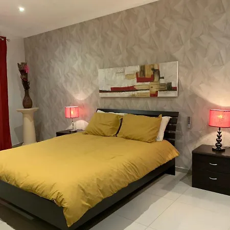 Apartman Modern 200sqm 4 Bedroom With Side Sea View Sleeps 11 Sliema