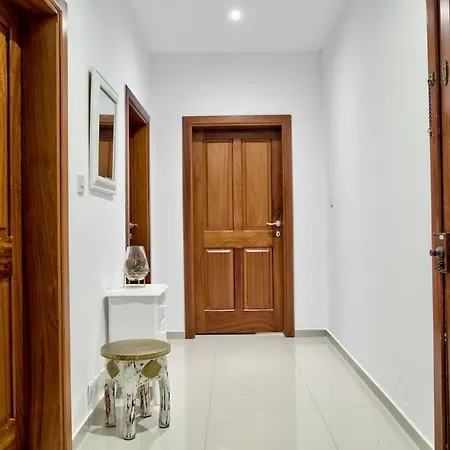 Modern 200sqm 4 Bedroom With Side Sea View Sleeps 11