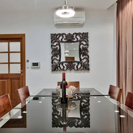 Modern 200sqm 4 Bedroom With Side Sea View Sleeps 11 Apartment *