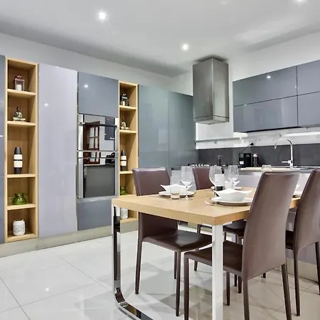 Apartament Modern 200sqm 4 Bedroom With Side Sea View Sleeps 11 Sliema