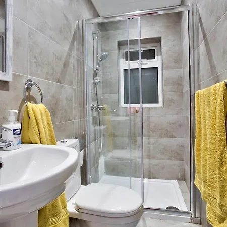 Modern 200sqm 4 Bedroom With Side Sea View Sleeps 11 Apartment