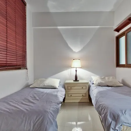 Modern 200sqm 4 Bedroom With Side Sea View Sleeps 11 Apartment Sliema