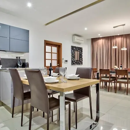 Modern 200sqm 4 Bedroom With Side Sea View Sleeps 11