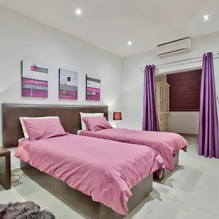 Modern 200sqm 4 Bedroom With Side Sea View Sleeps 11 Sliema